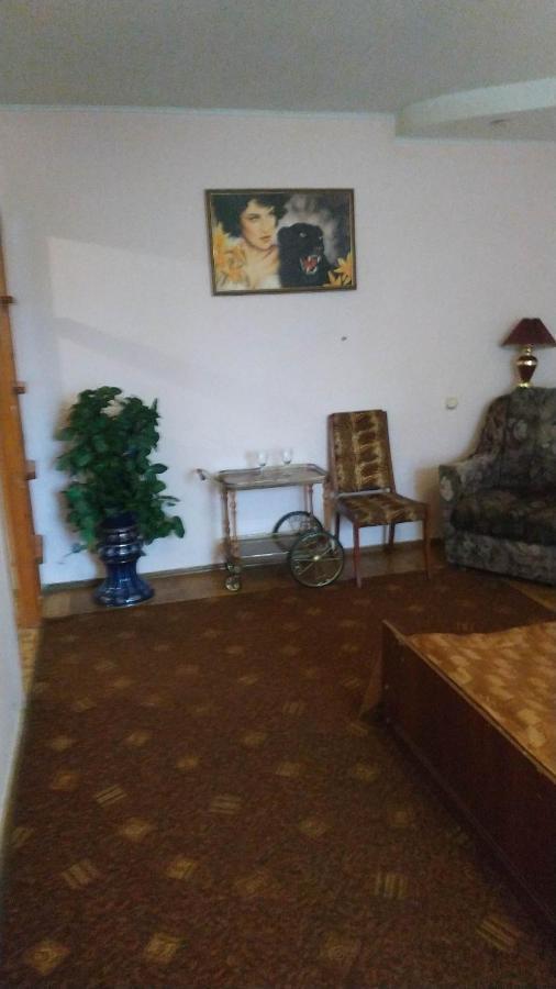 Flats Appartement Izyum Buitenkant foto