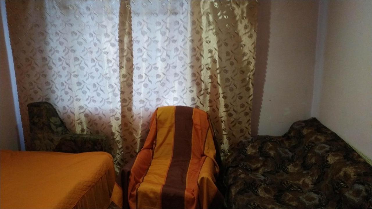 Flats Appartement Izyum Buitenkant foto